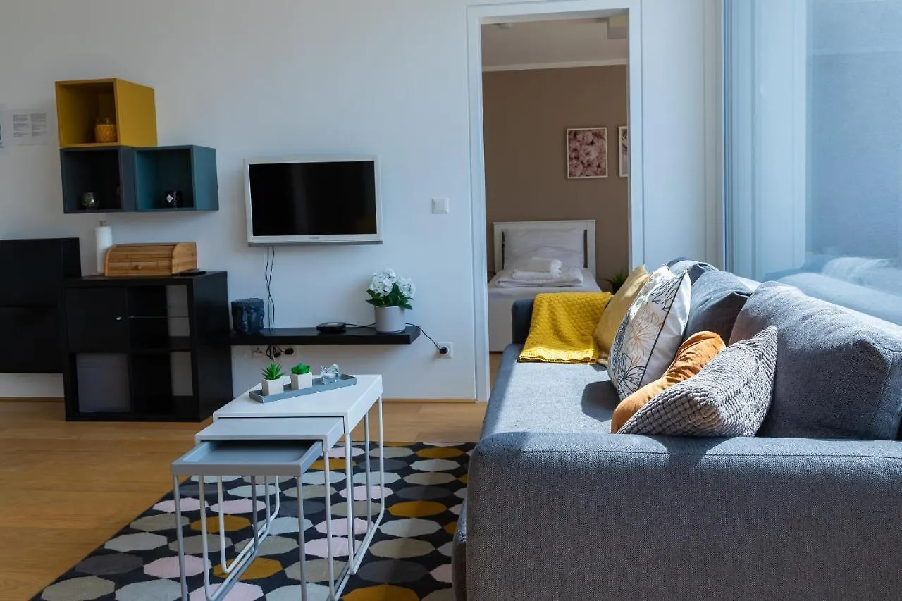 Apartment Maureen Lovely 2 Bedroom Unit With Community Pool Vienna
