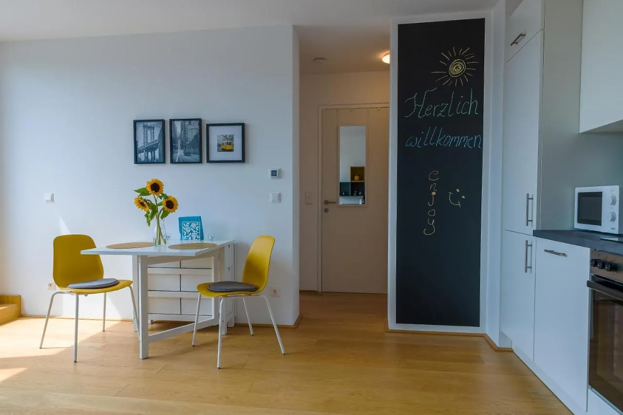 Maureen Lovely 2 Bedroom Unit With Community Pool Vienna 0*,  Austria