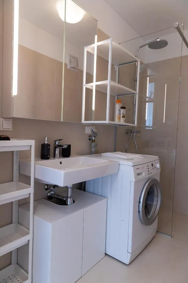 Maureen Lovely 2 Bedroom Unit With Community Pool Vienna Apartment