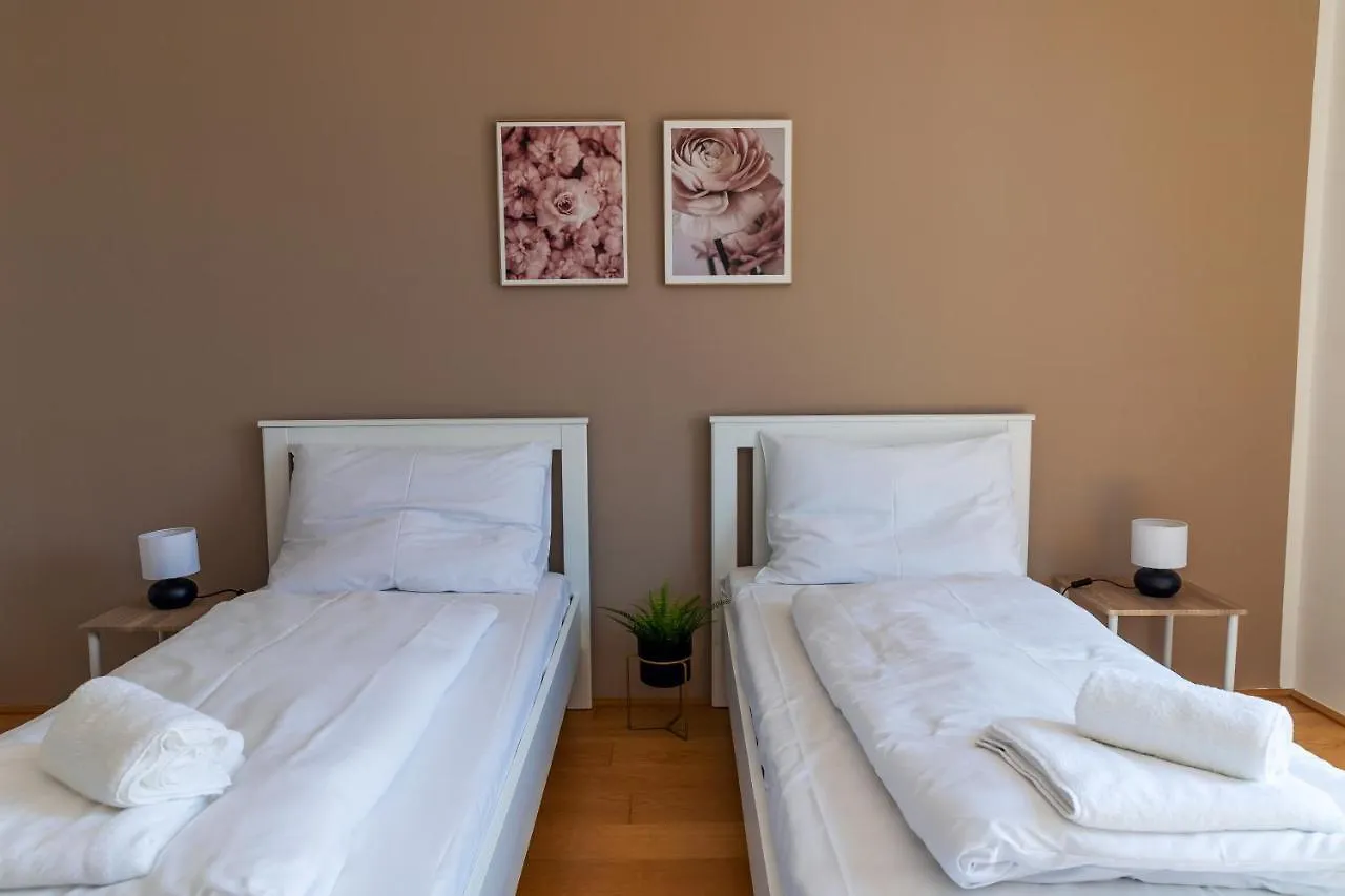 Apartment Maureen Lovely 2 Bedroom Unit With Community Pool Vienna