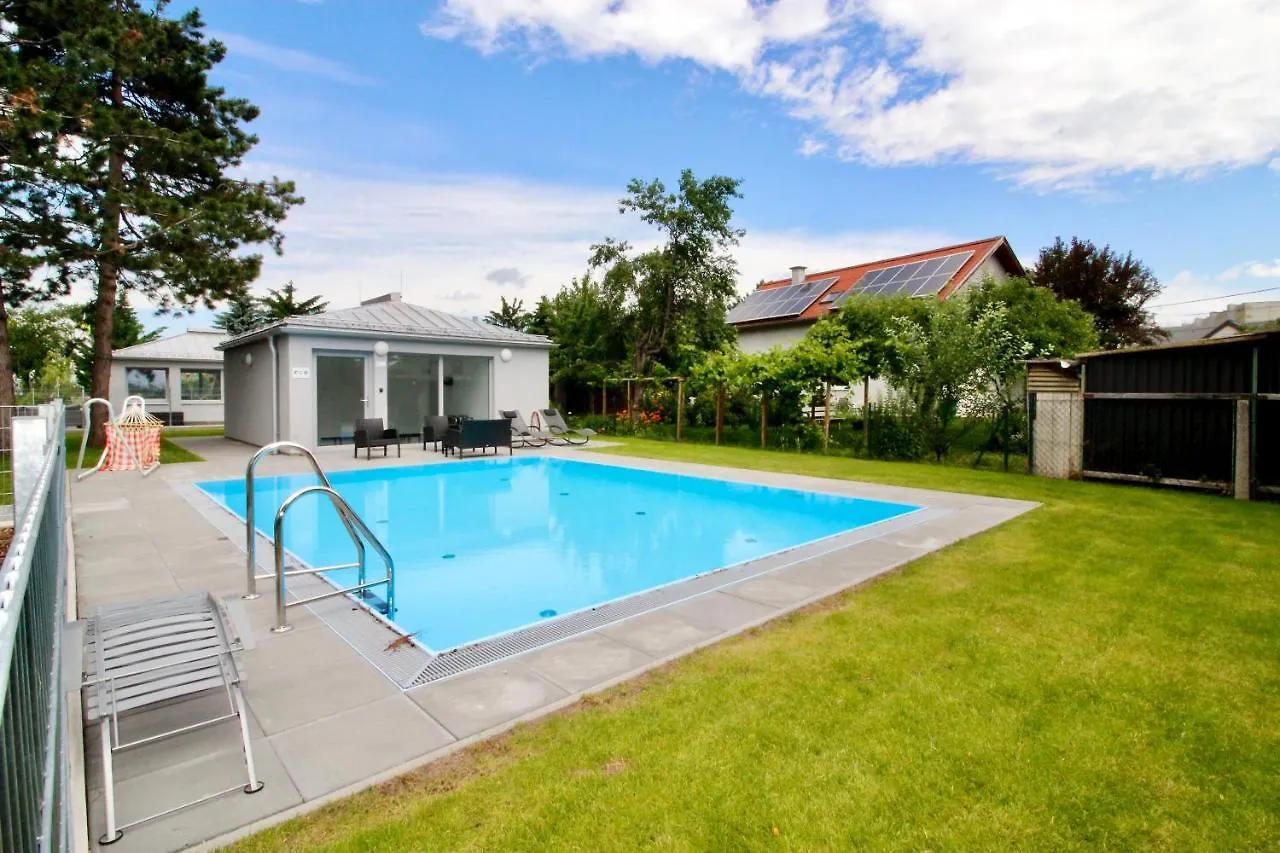 Maureen Lovely 2 Bedroom Unit With Community Pool Vienna Austria