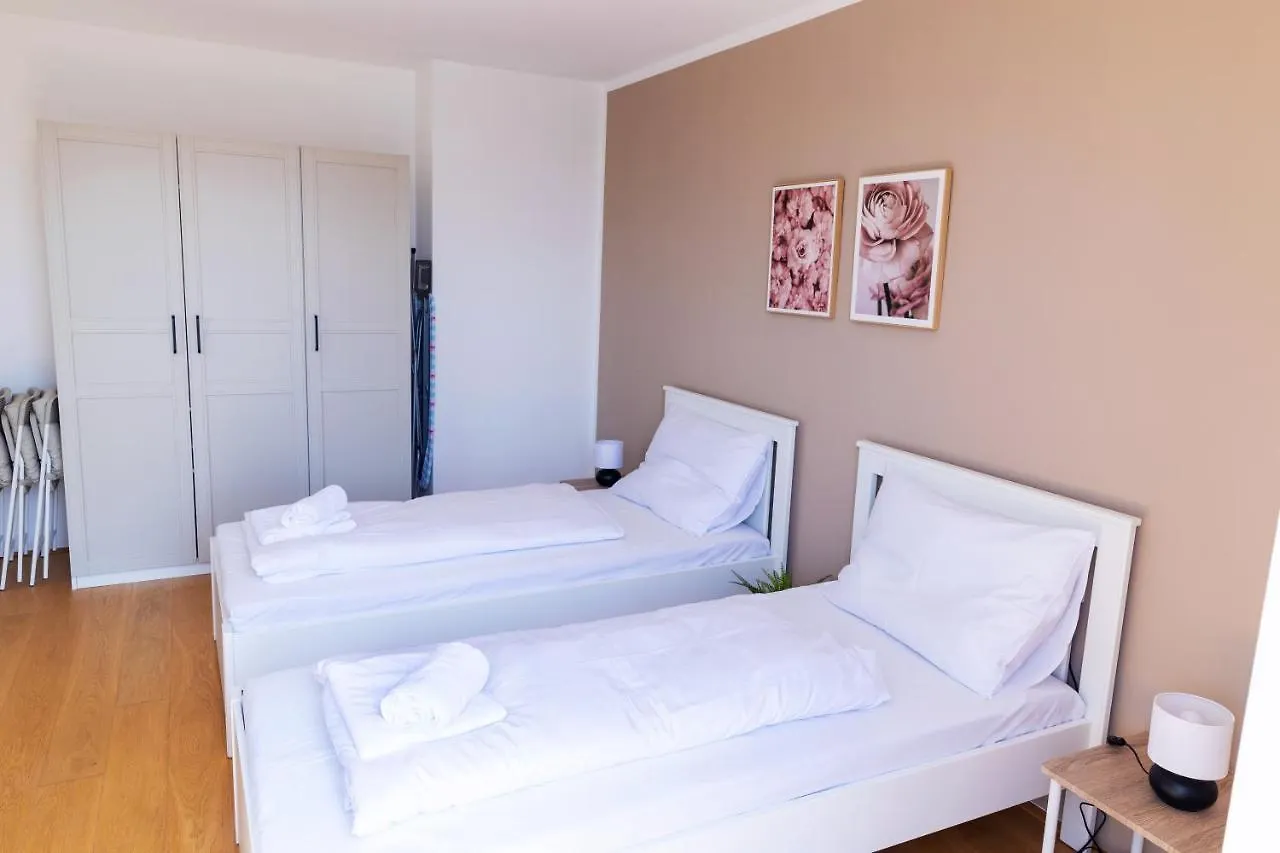 Maureen Lovely 2 Bedroom Unit With Community Pool فيينا 0*,  النمسا